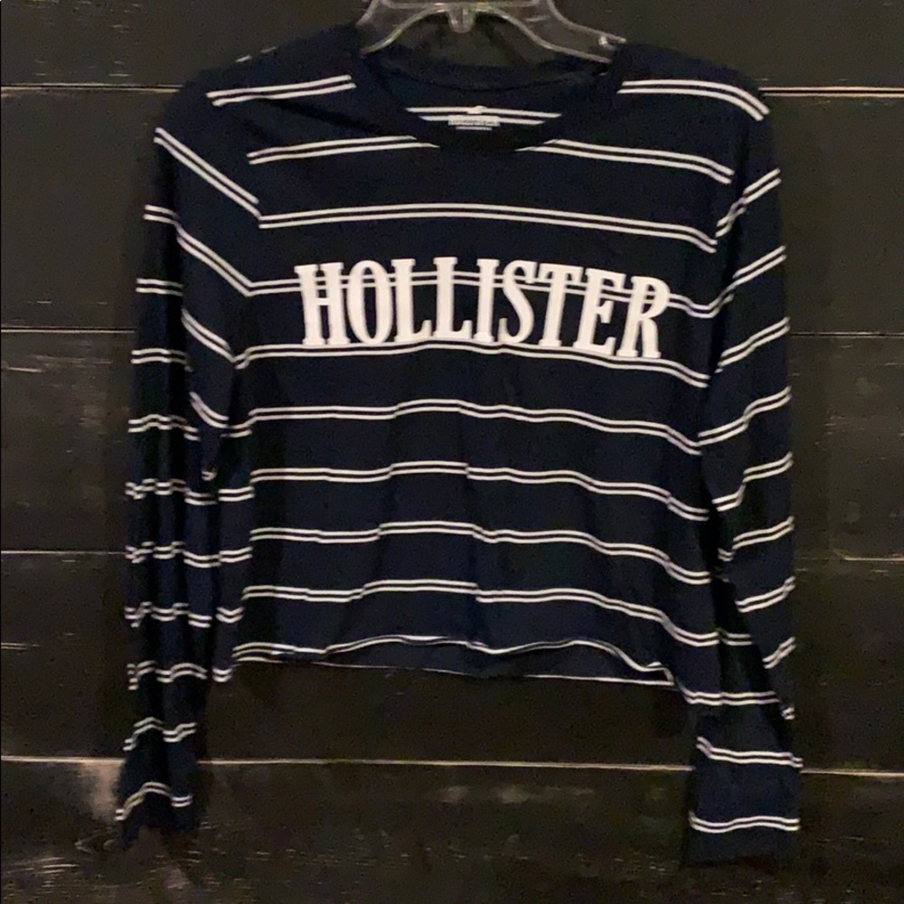 Blue and white striped crop top￼